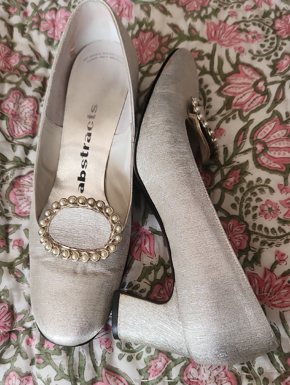 Women's Vintage Abstracts Silver Pearl-Embellished Low Heel Pumps